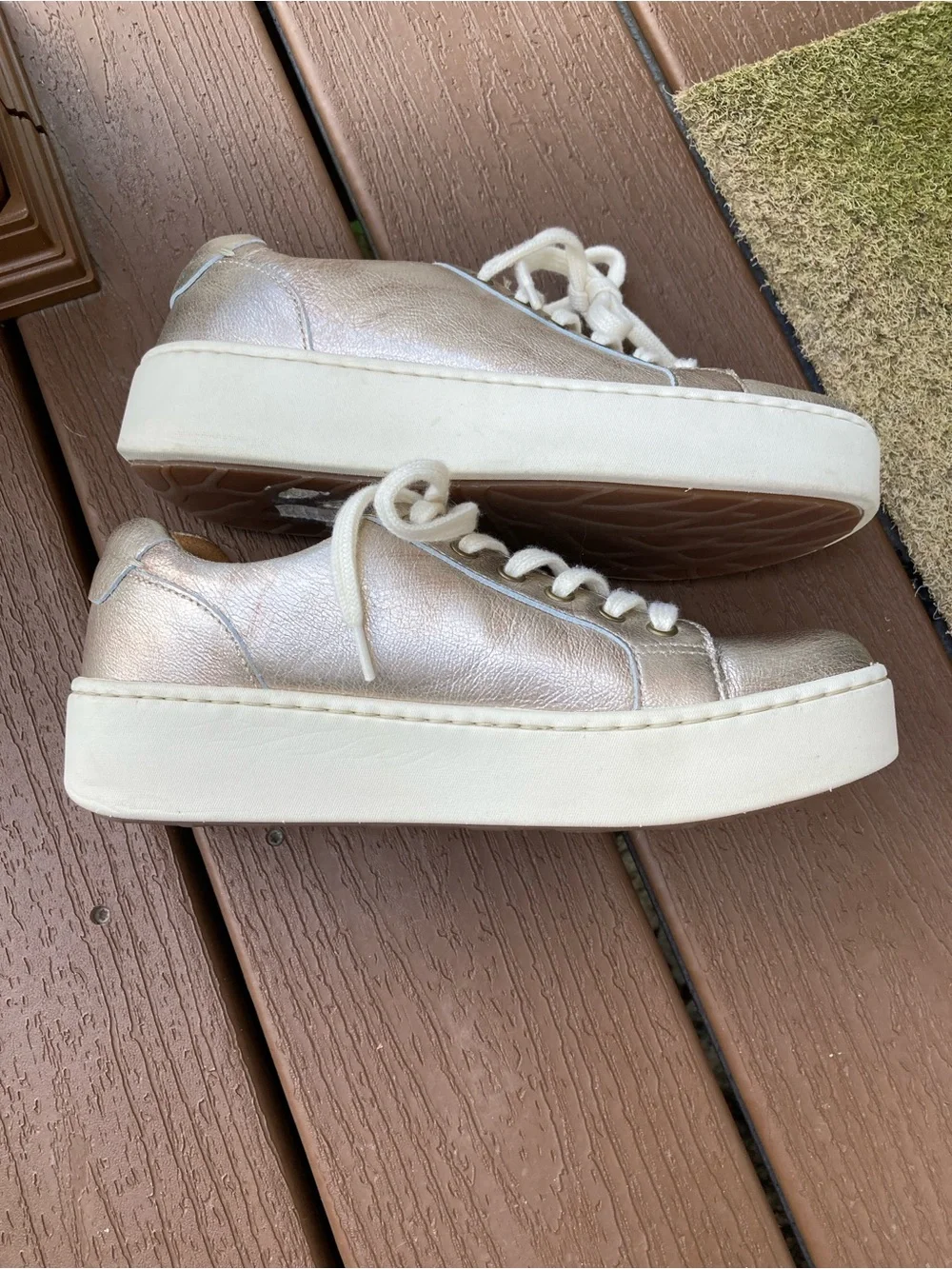 Born Size 7M Mira gold leather platform sneakers